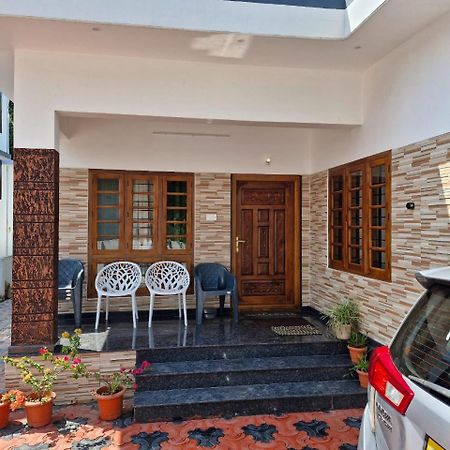 Ashvis Cottage Thekkady Exterior photo